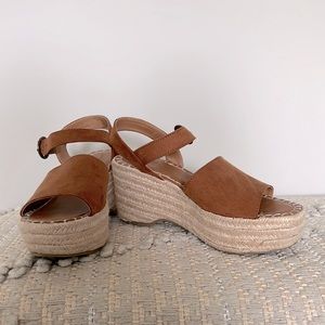 Universal Thread Wedge Heels Sandals Size 6.5